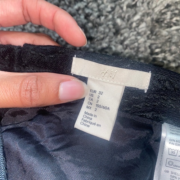 H&M Black High Waisted A-Line Floral Textured Skirt - Picture 6 of 7